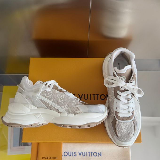 Louis Vuitton Sneakers Wmns ID:20250217-114